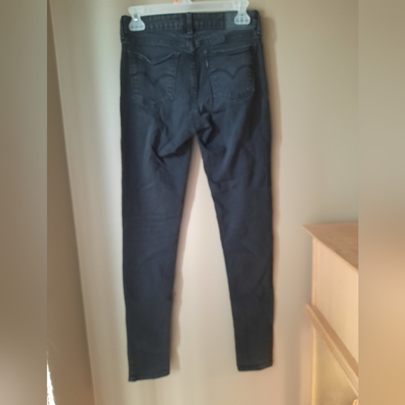 Ladies levi's - Picture 3 of 3